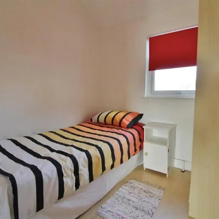 Сasa de vacaciones 3 Bedroom Family In Residential Area Near Centre Dublín