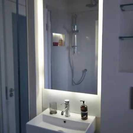 Apartment Modern 2 Bedroom Near The Rds Arena *