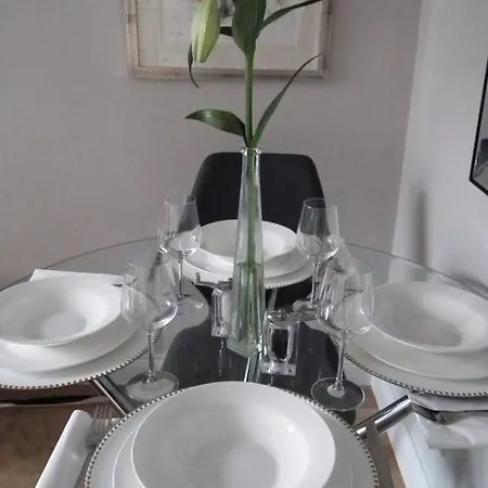 Modern 2 Bedroom Near The Rds Arena *