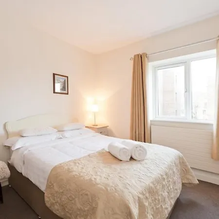 Superb Central Apartment In D4 Apartment *