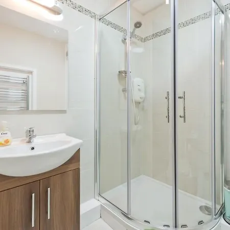 Superb Central Apartment In D4