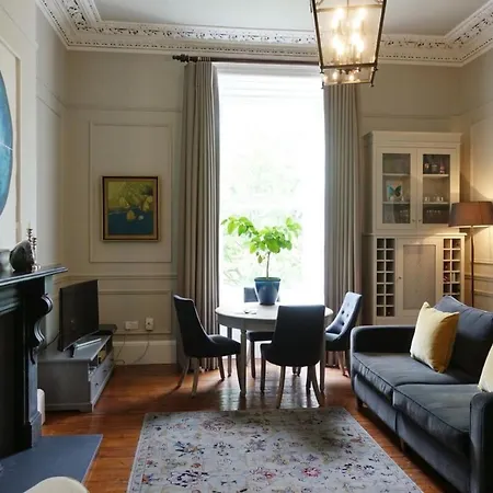 Luxurious Newly Renovated Apartment *