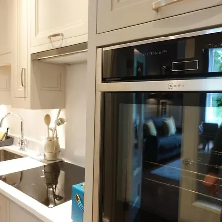 Luxurious Newly Renovated Apartment *