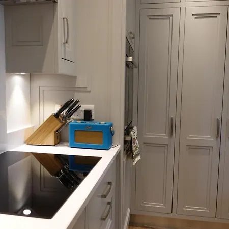 Luxurious Newly Renovated *