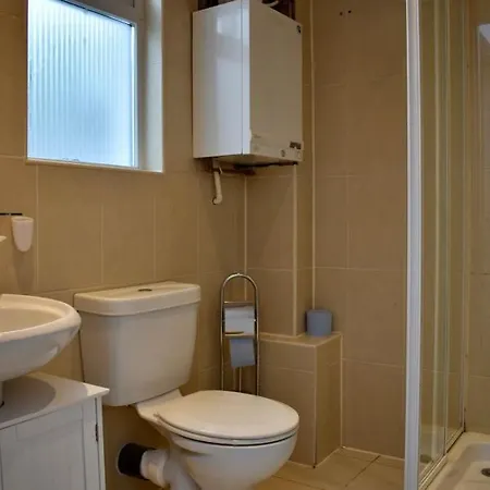 Charming 2 Bedroom In Location