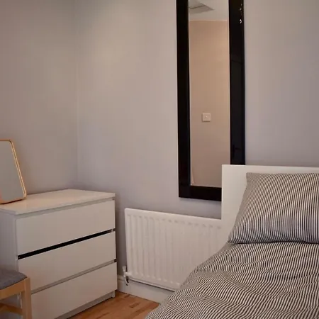 Charming 2 Bedroom In Location
