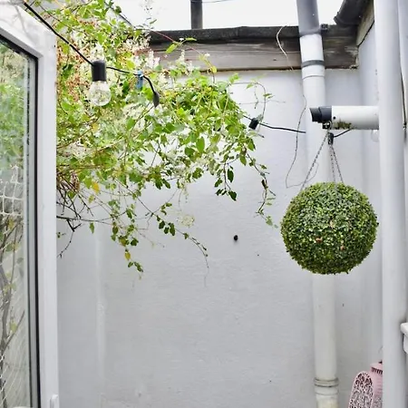 Apartment Charming 2 Bedroom In Location *