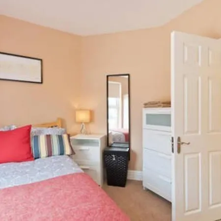 Charming Riverside - Minutes From *
