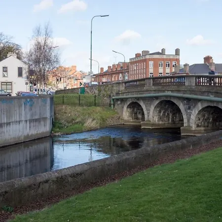 Charming Riverside - Minutes From *