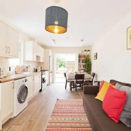 Charming Riverside - Minutes From * Dublín