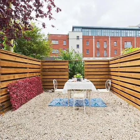 Charming Riverside - Minutes From *
