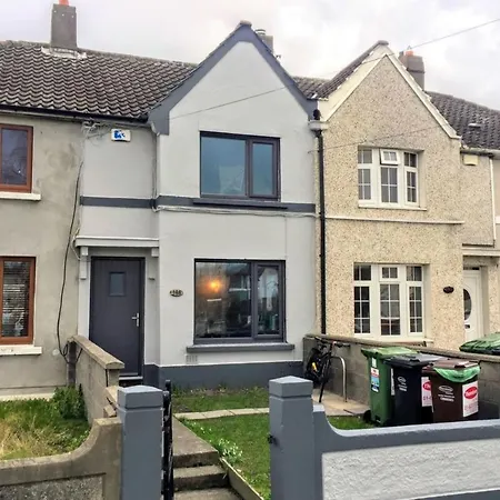 3 Bedroom Family In Residential Area Near Centre *