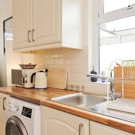 Charming Riverside - Minutes From Dublín