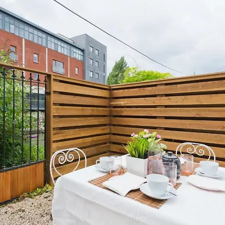 Charming Riverside - Minutes From Apartamento