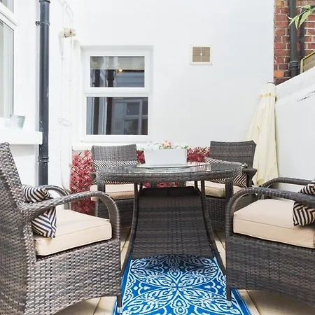 Charming Riverside - Minutes From Dublín