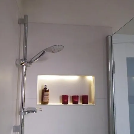 Modern 2 Bedroom Near The Rds Arena