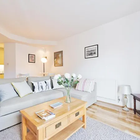 Superb Central Apartment In D4 Apartment