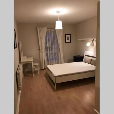 2 Bedroom Spacious And New Centre Apartment *
