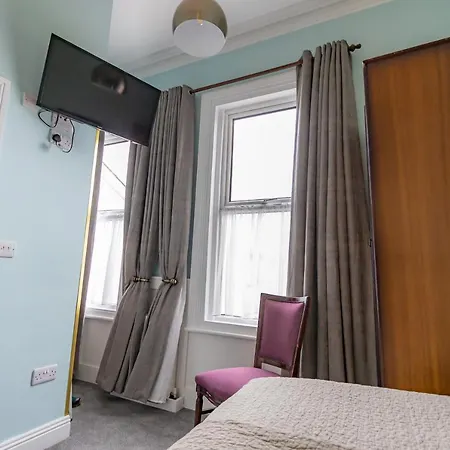 Egans House 3*