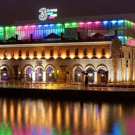 Travelodge Centre فندق