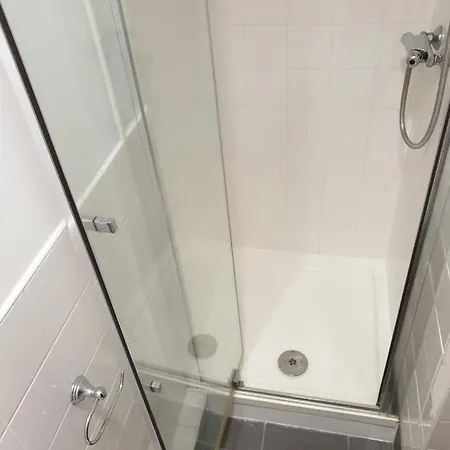 Ensuite For Ireland Students Only, - Sk Apartment *