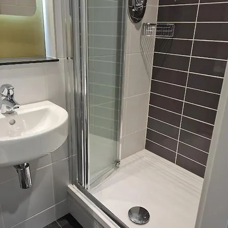 Ensuite For Ireland Students Only, - Sk Apartment
