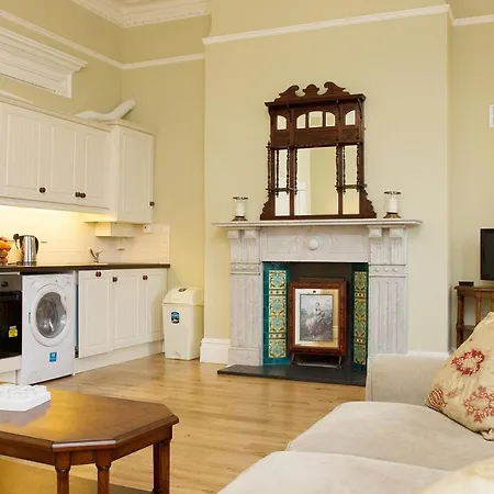 Glencourt Apartment *