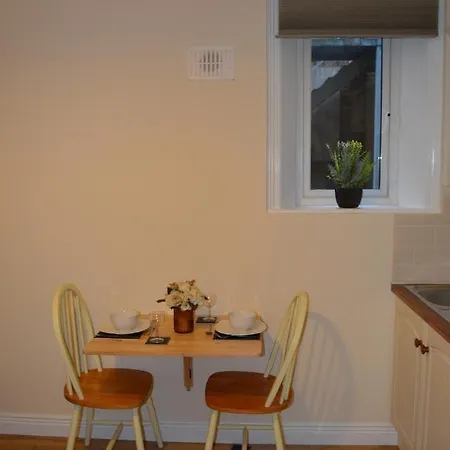 Glencourt Apartment *