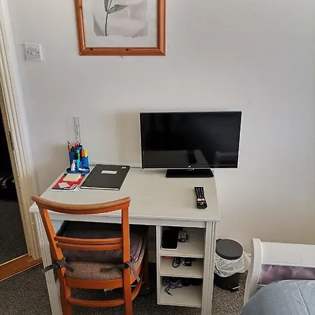 Bright And Cozy Room With Double Bed, Private Bathroom Not Ensuite, Breakfast To Go *