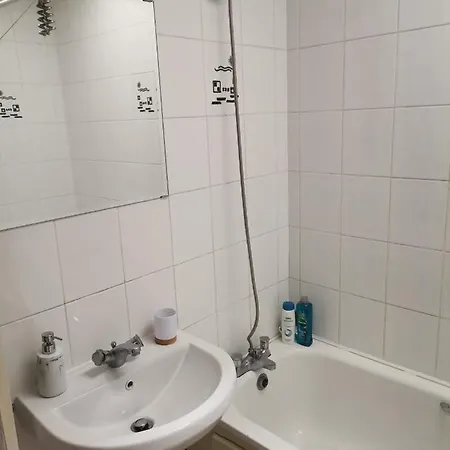 Bright And Cozy Room With Double Bed, Private Bathroom Not Ensuite, Breakfast To Go Dublin