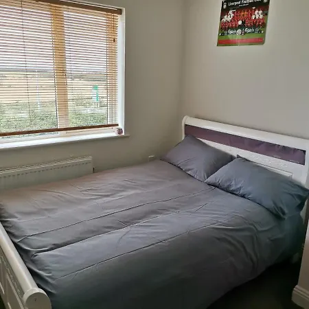 Bright And Cozy Room With Double Bed, Private Bathroom Not Ensuite, Breakfast To Go *