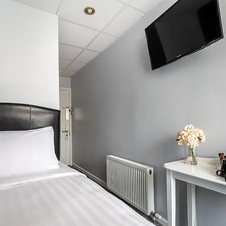 Clifden House By Nina Gasthuis 3*