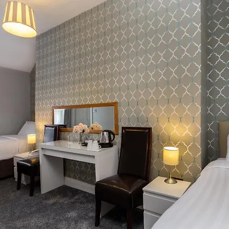 Clifden House By Nina Gasthuis 3*