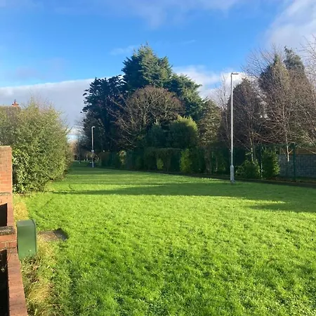 Entire Terraced Two Story Redbrick House With Parking In Secluded Cul De Sac Villa