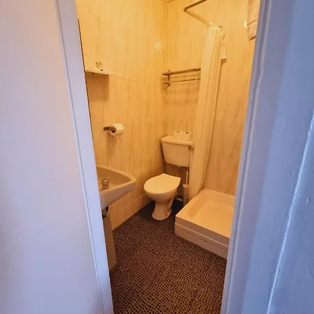 Clifton Court Hotel 2*