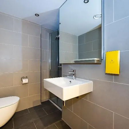 Aparthotel Staycity Castle 4*