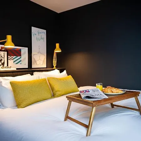 Staycity Castle Aparthotel 4*