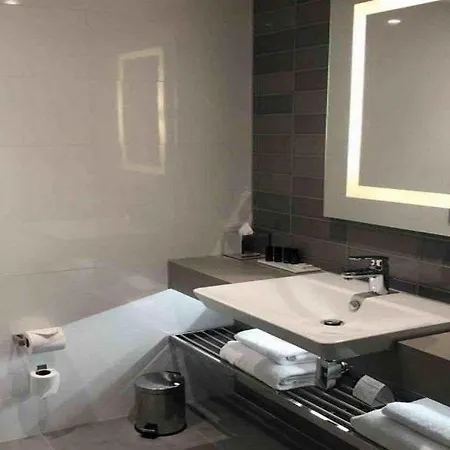 Hotel Clayton Charlemont 4*