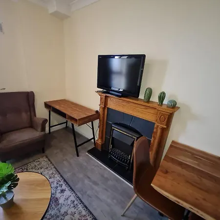 Lovely And Bright 1-bedroom In 1 *