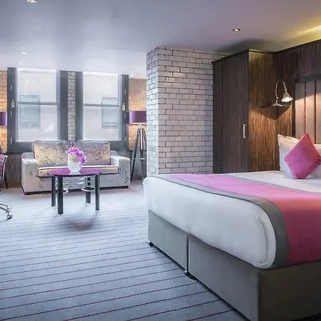 Hotell The Trinity 4*