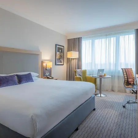 Clayton Burlington Road Hotel