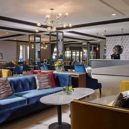 Otel Camden Court