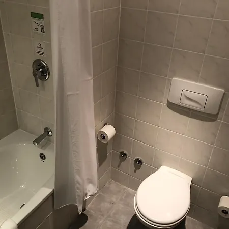 Clayton Hotel 4*
