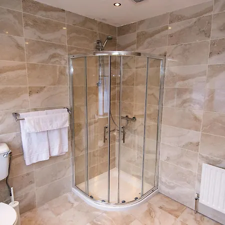 מלון Baggot Court Townhouse 3*