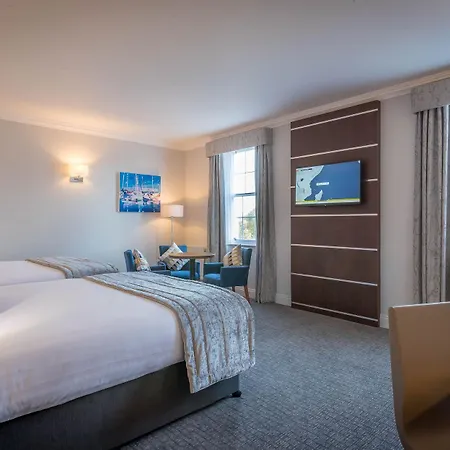 Marine Hotel
