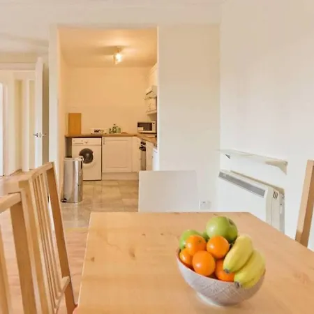 Guestready - Bright 2br Flat Near Castle Apartment *