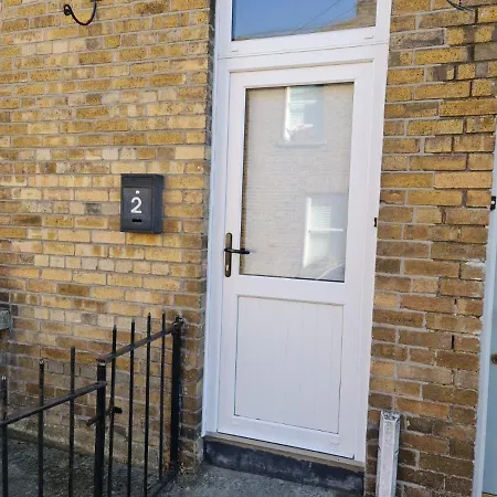 Centre 2 Allen Terrace Phibsborough 7 *