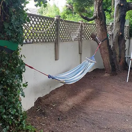 Airport Bed & Breakfast *