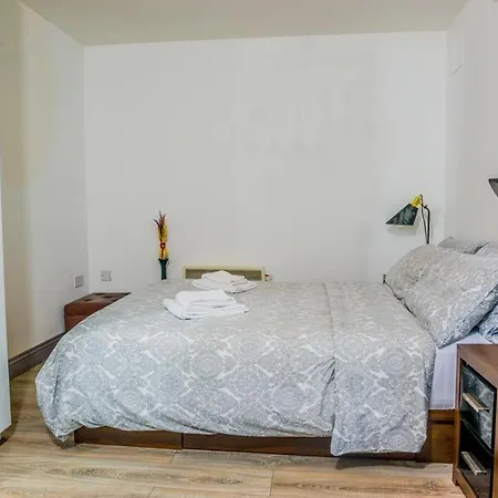 1 Bedroom By Trinity Dublino