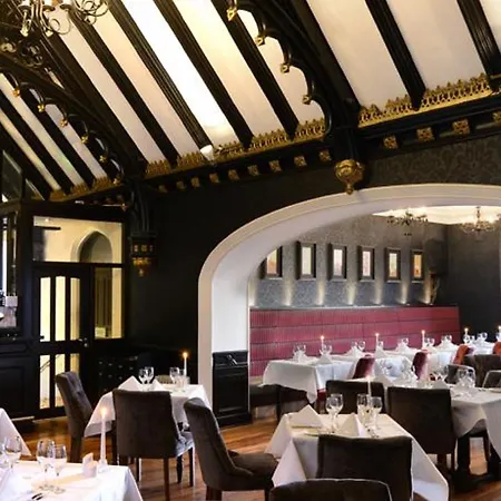 Hotel Clontarf Castle 4*